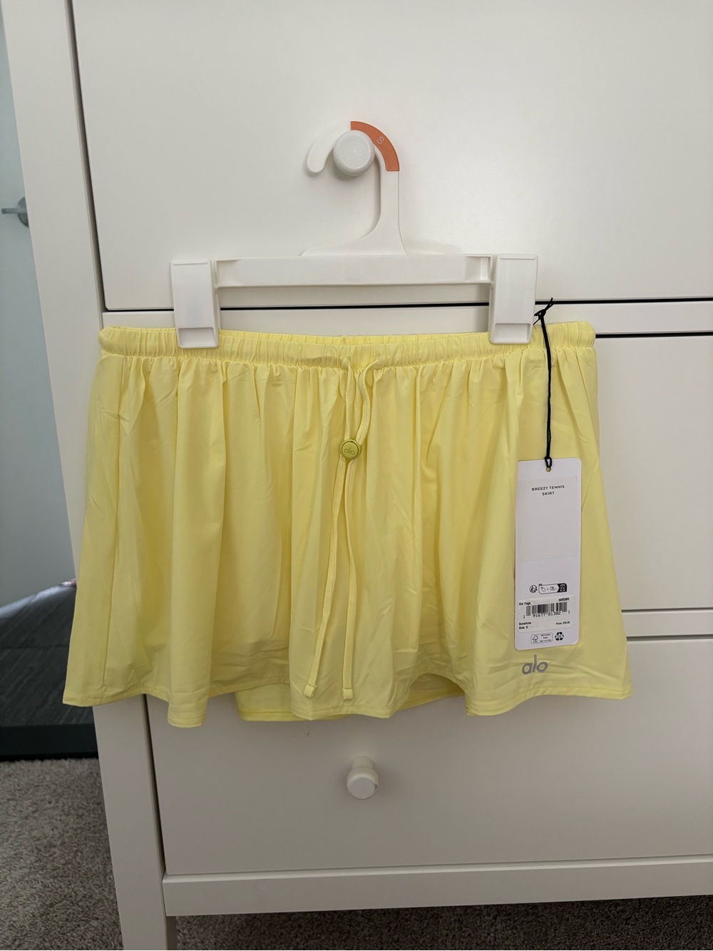 ALO Yoga Brezzy skirt sunshine size S BNWT